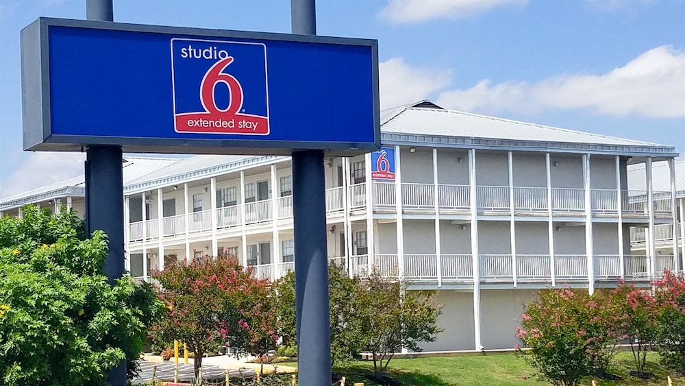 Studio6 San Antonio, TX - Lackland AFB in SAN ANTONIO - TX