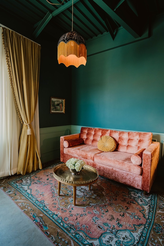 The Frances Modern Inn 42/65