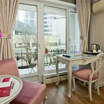 La Villa Blanche Hotel 18/21