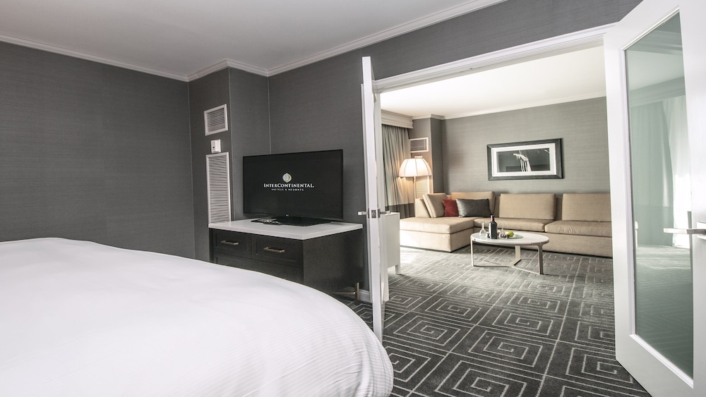 1 Bedroom, Concierge, Suite, King Bed, 2 Balconies، InterContinental Kansas City at the Plaza 3/5