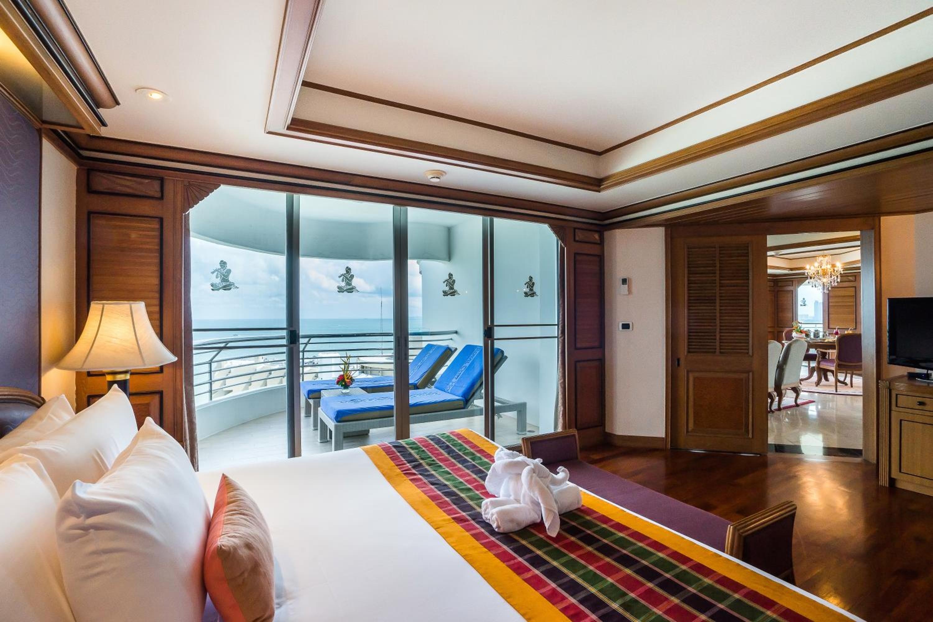 1 Bedroom, Regency, Suite, King Bed