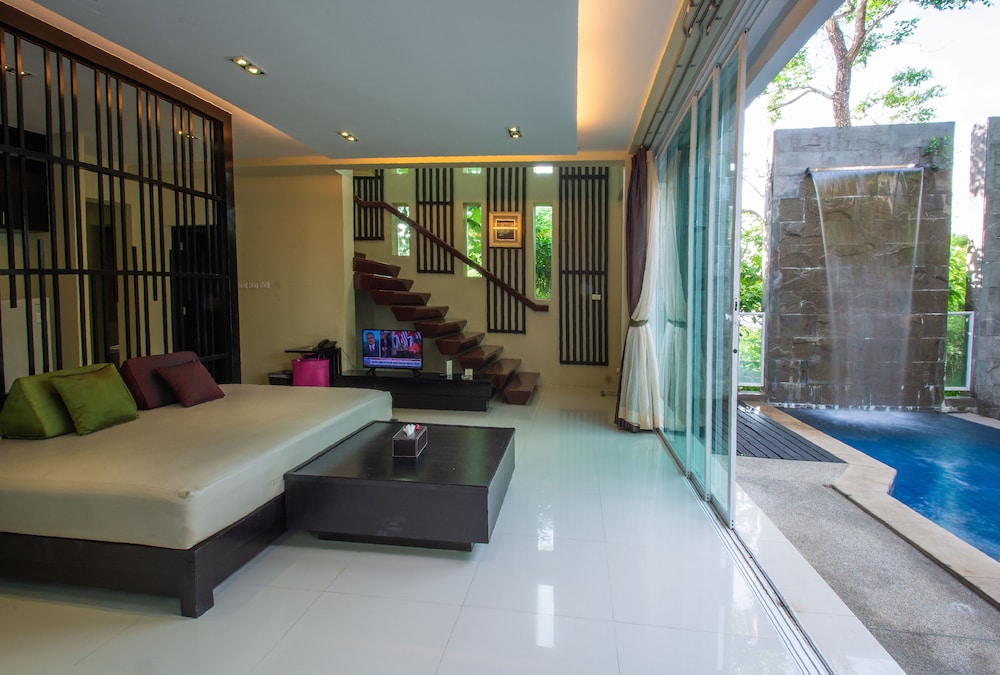 Peach Blossom Resort 24/50