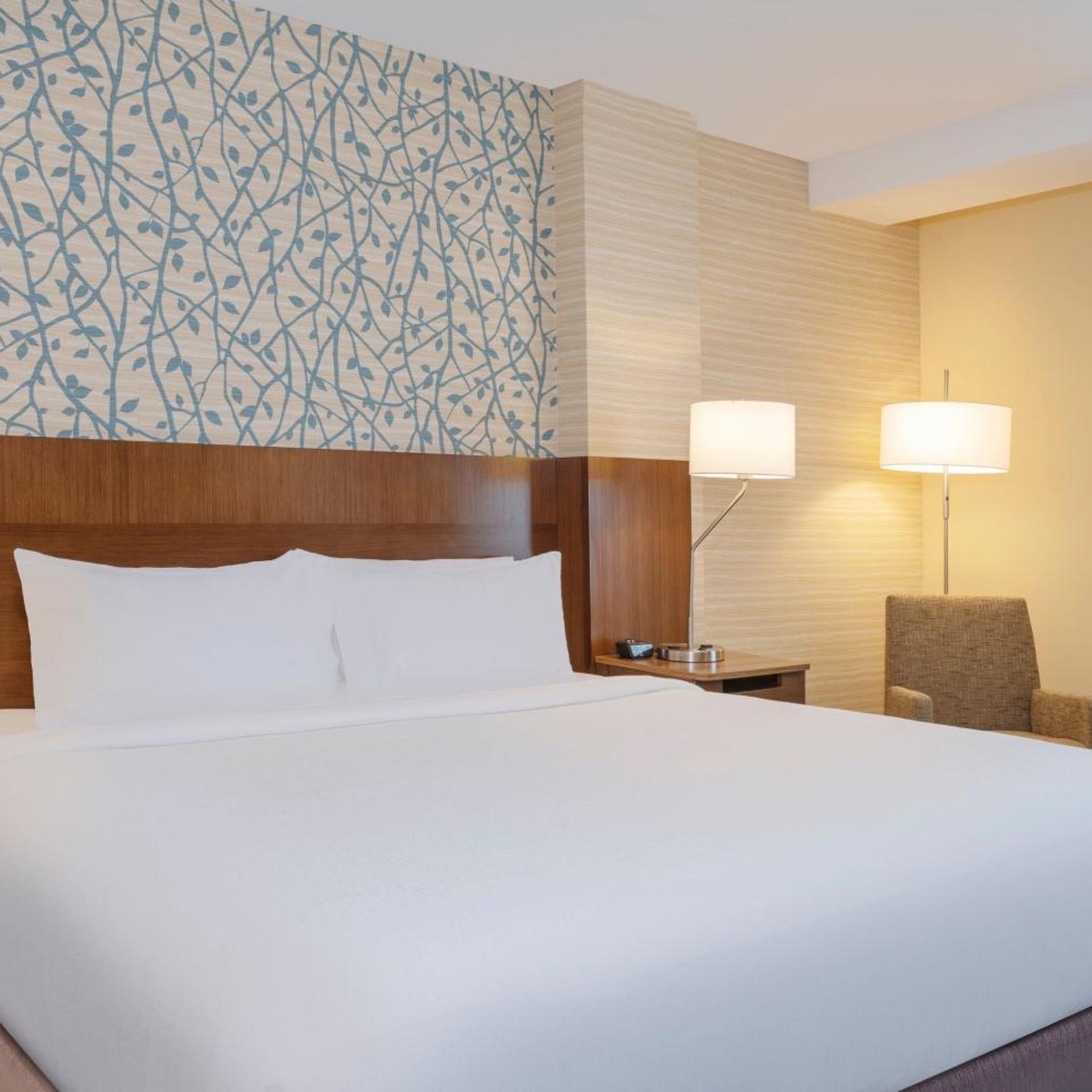 Room, King Bed, Side Pool View, Accessible