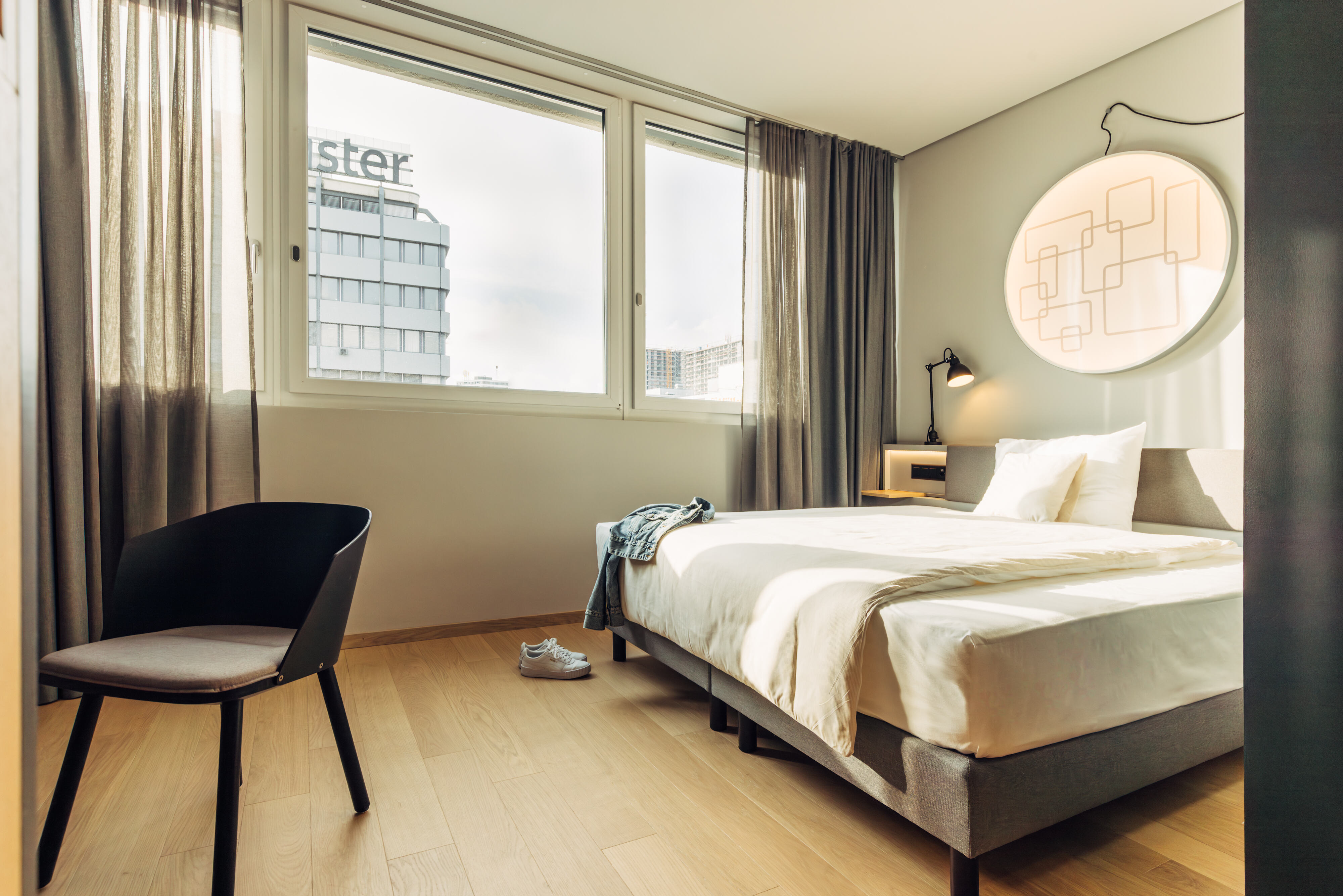 Room at harry's home Zurich Limmattal, SPREITENBACH