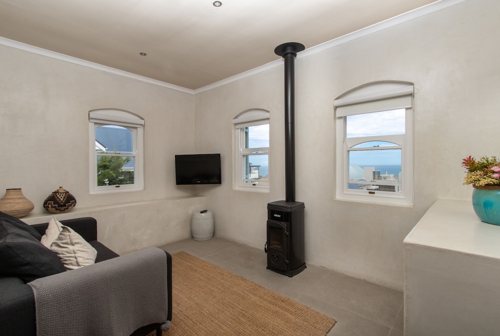 Auberge Burgundy Guest House Hermanus 30/43