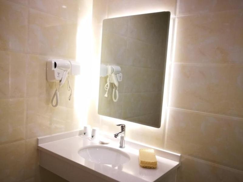 GreenTree Inn Beijing Tongzhou Universal Studios Express Hotel 28/33