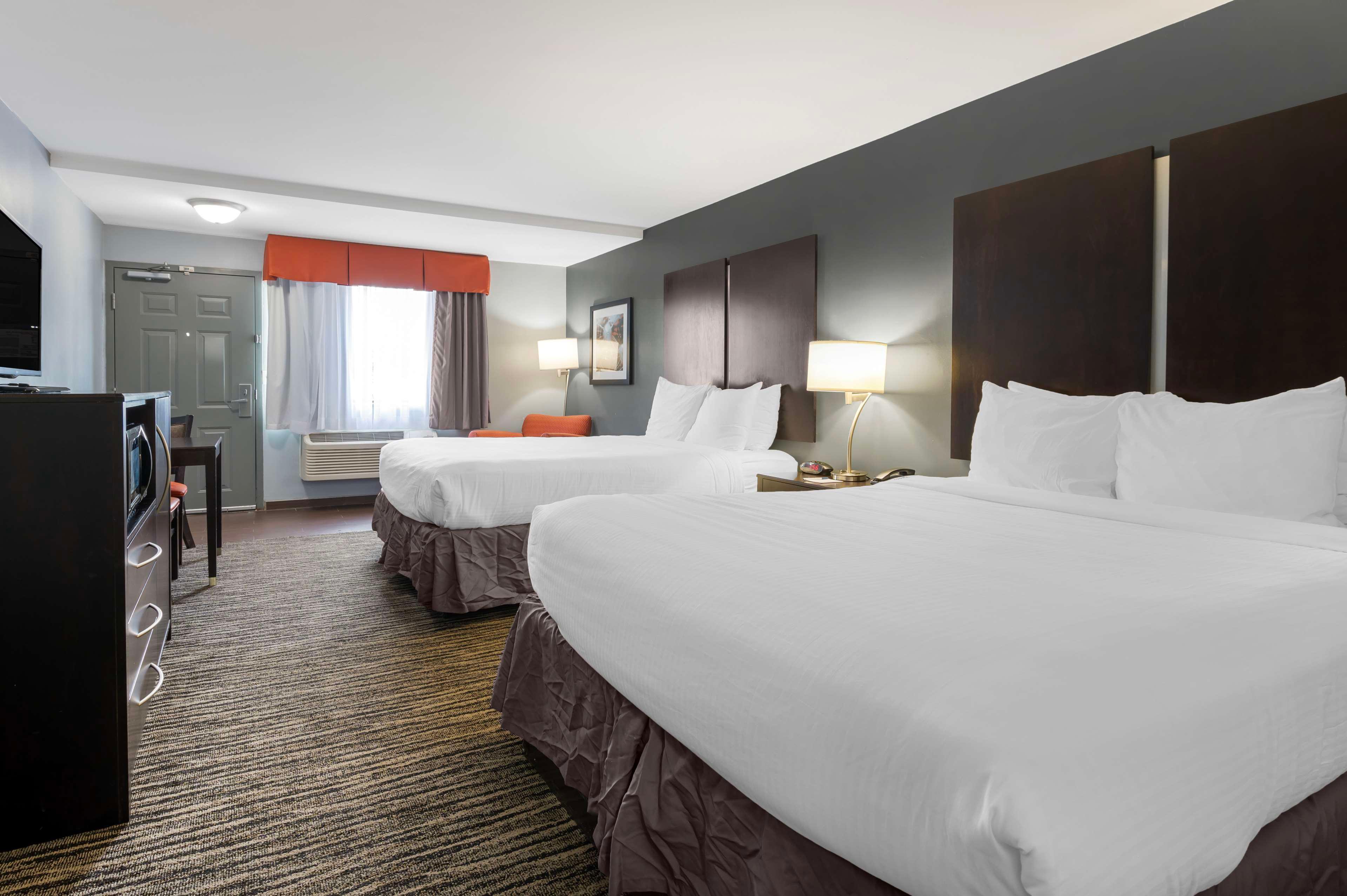 Room, 2 Queen Beds, Exterior Entrance