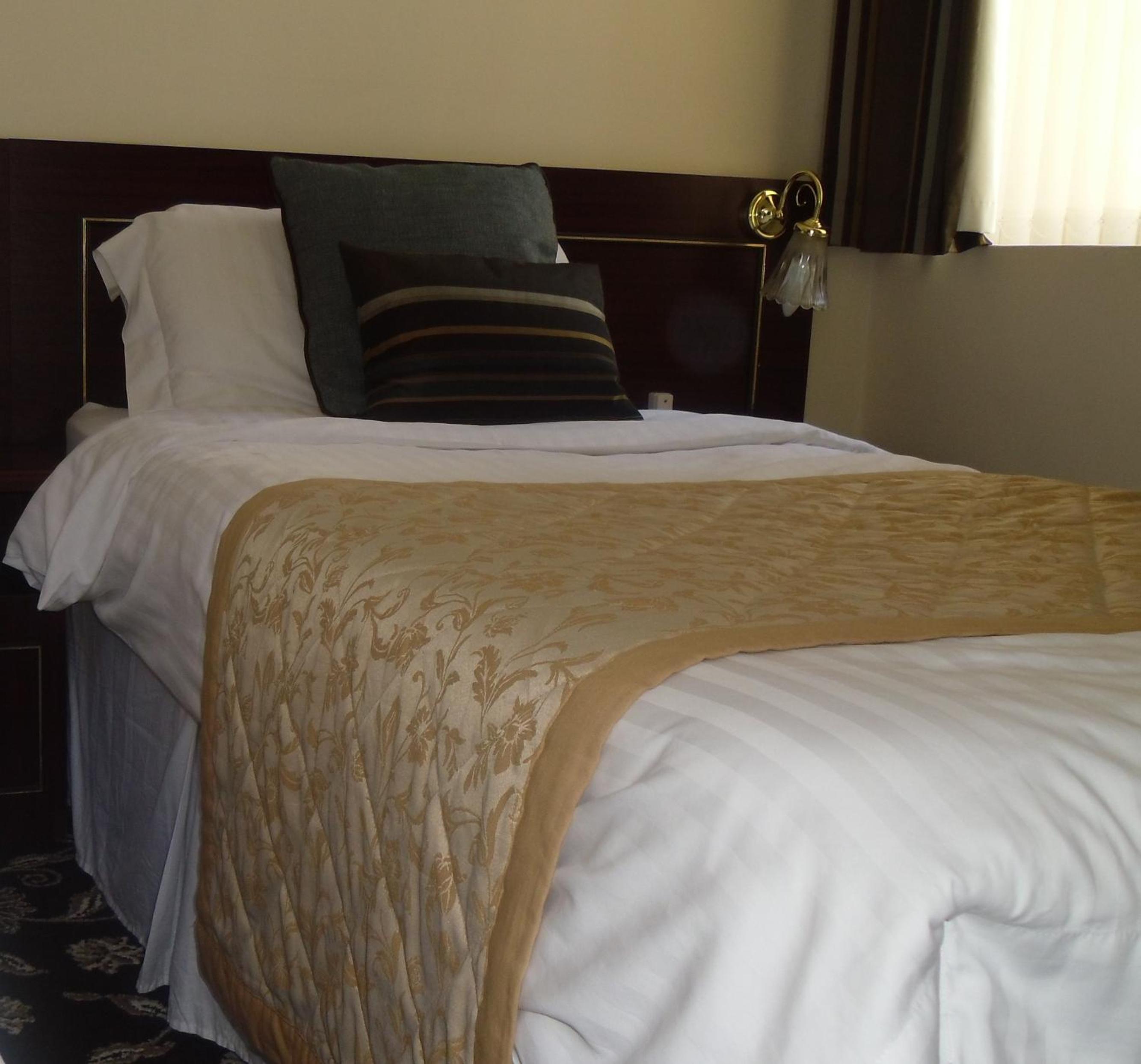 Waverley Hotel 29/38
