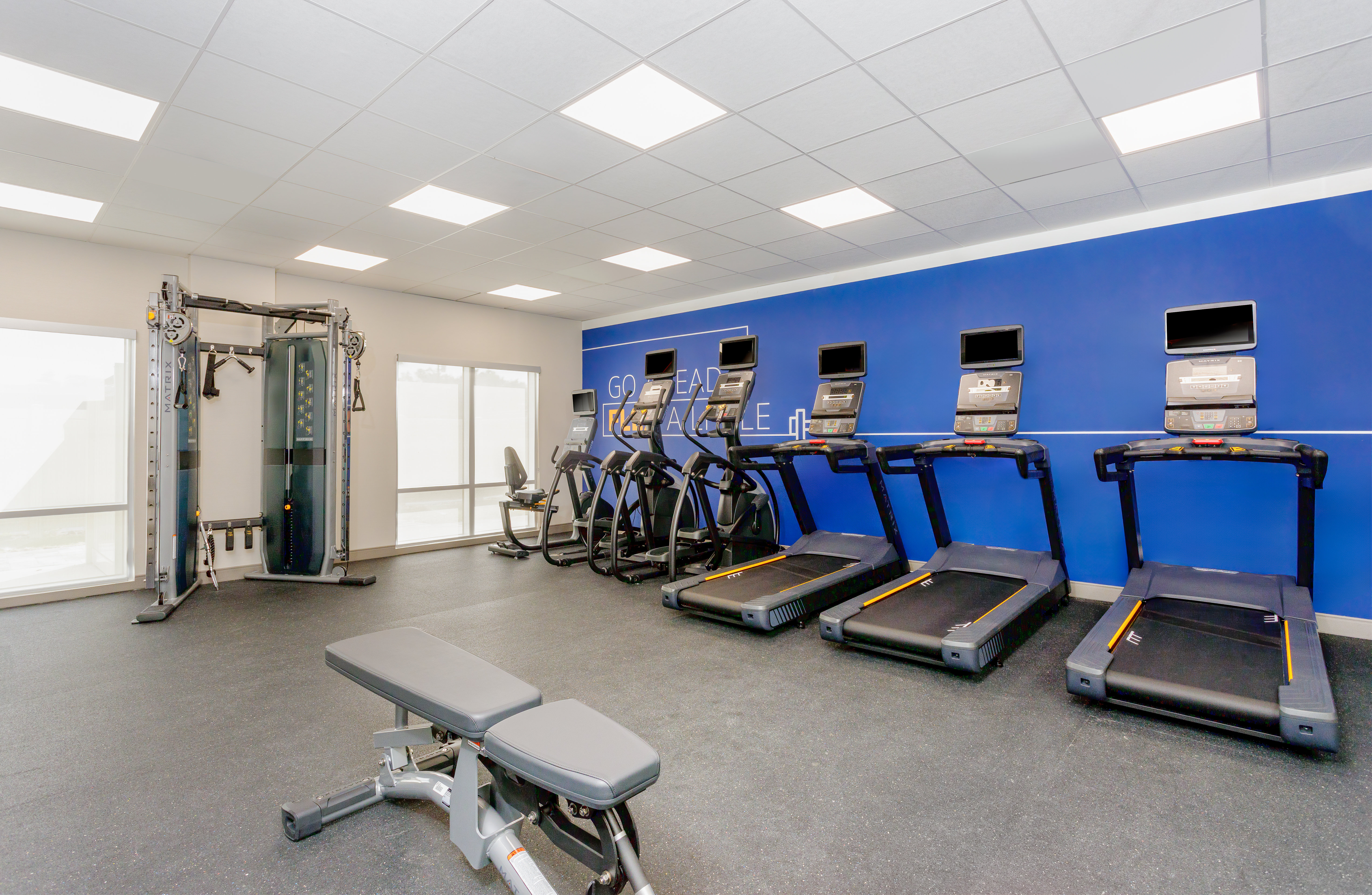 Holiday Inn Express & Suites Tampa Stadium Airport Area 14/36