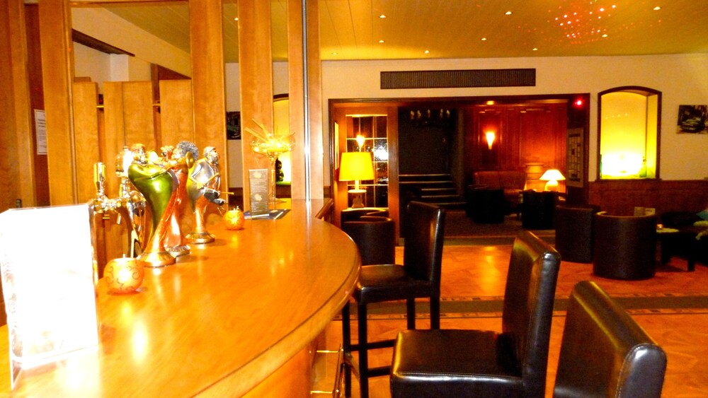 HOTEL AUX TROIS ROSES 40/54