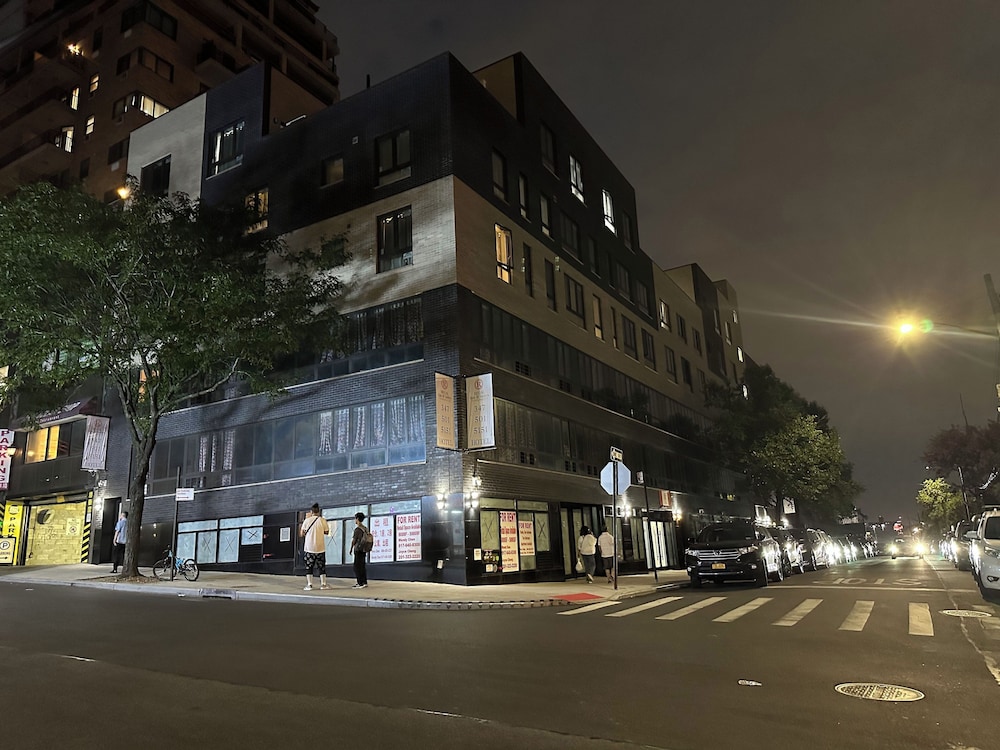 Regal Inn & Suites New York LaGuardia Hotel image