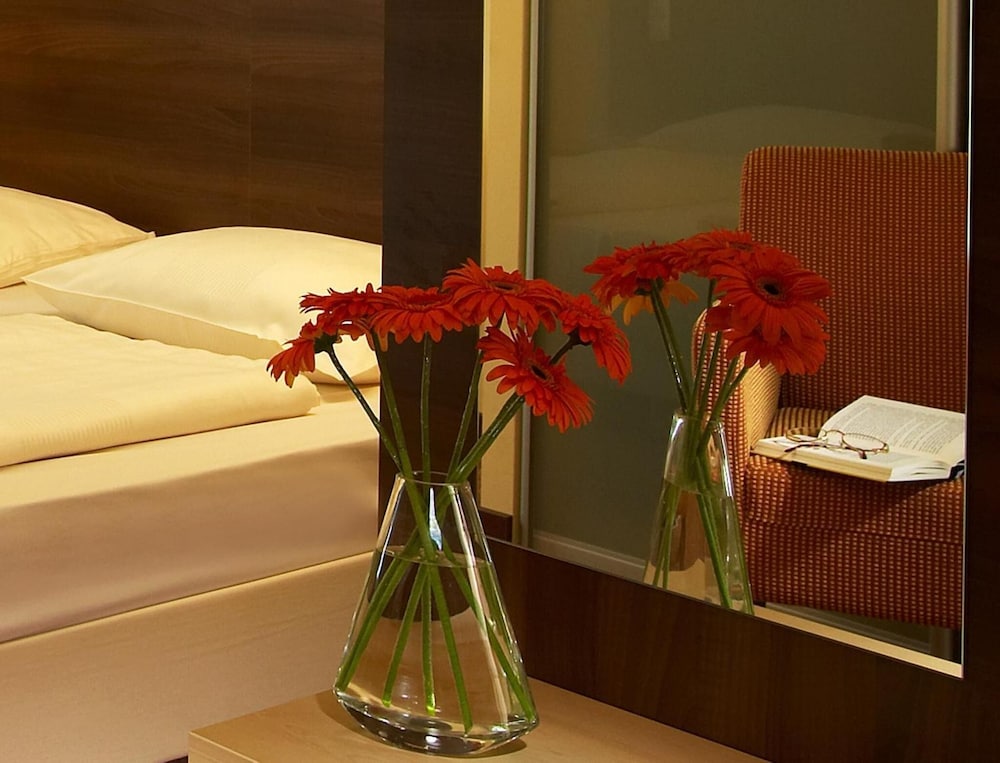 ALPHA HOTEL 19/33