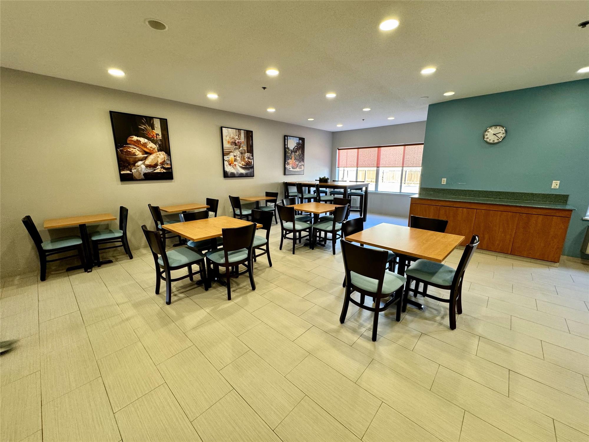 Days Inn & Suites by Wyndham Madison 39/41