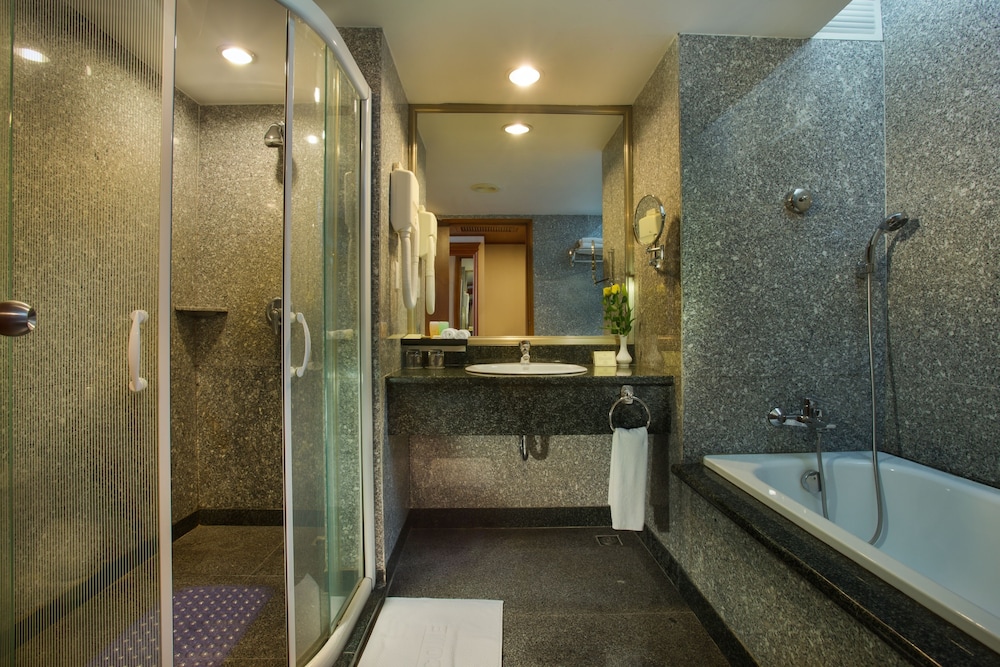 Halong Plaza Hotel 50/50
