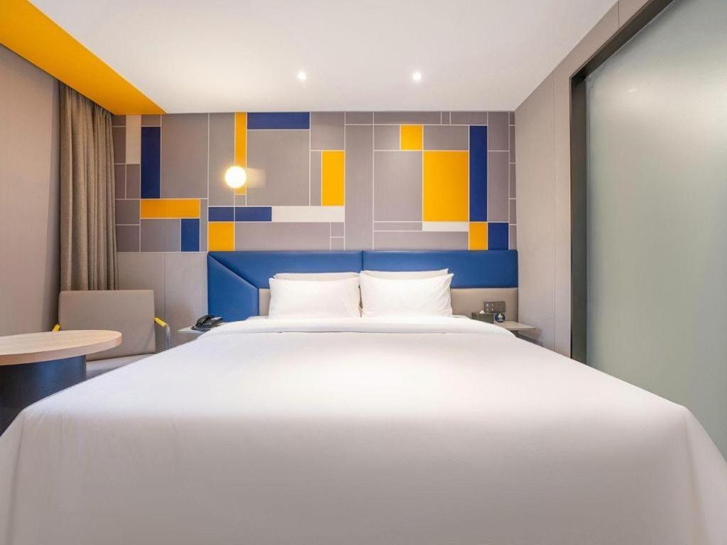 7 Days Inn Wuhan Dingziqiao Zhongnan Road Metro Station 22/43