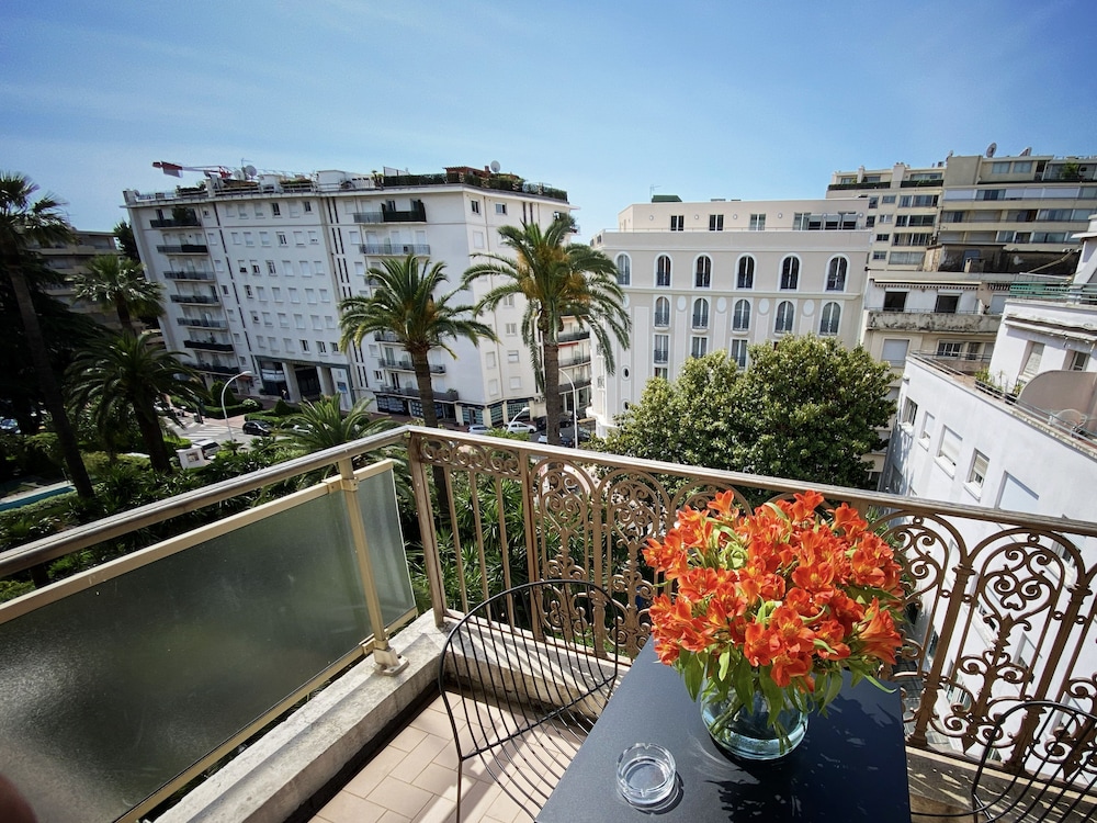 Hotel Moliere 30/37