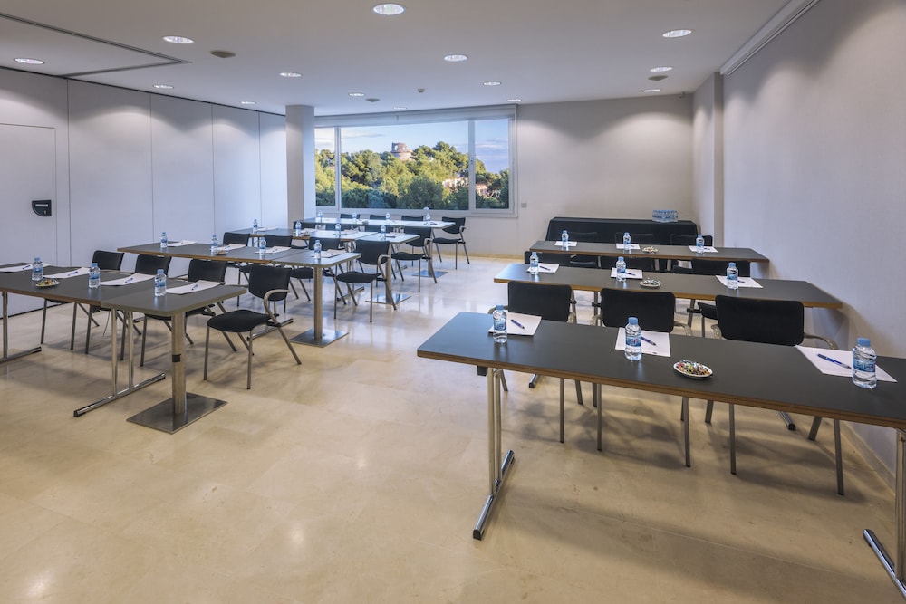 Gran Hotel Rey Don Jaime 56/70