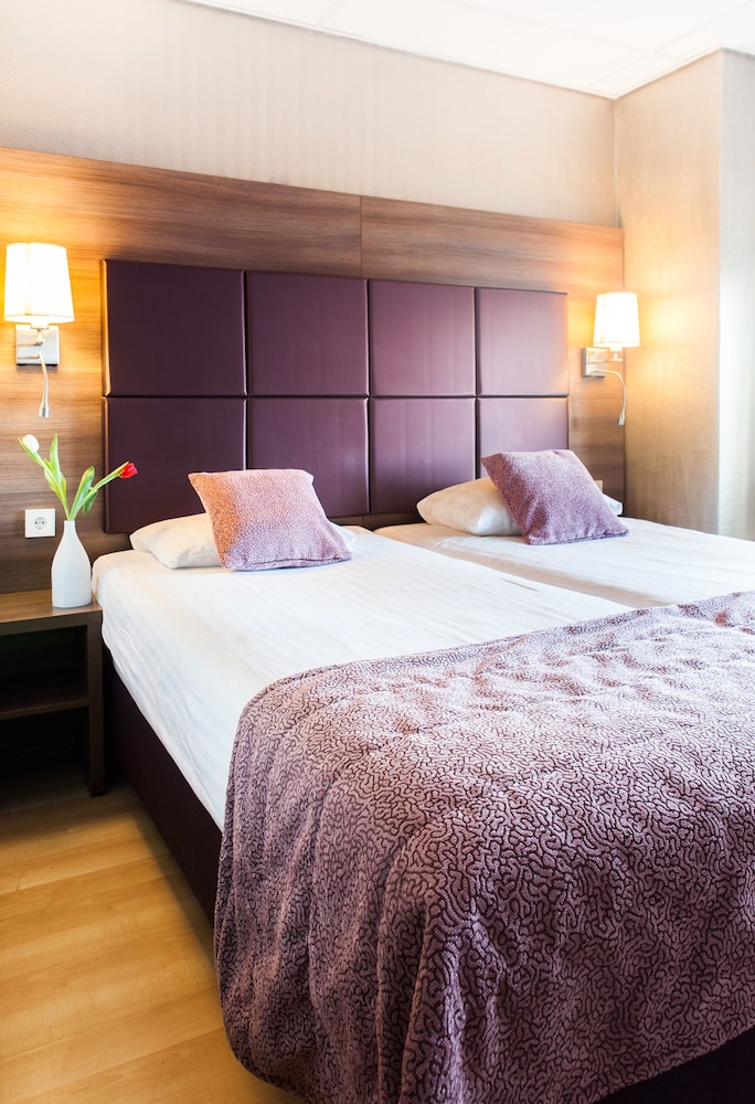 ROOM, TRIPLE, 3 BEDS