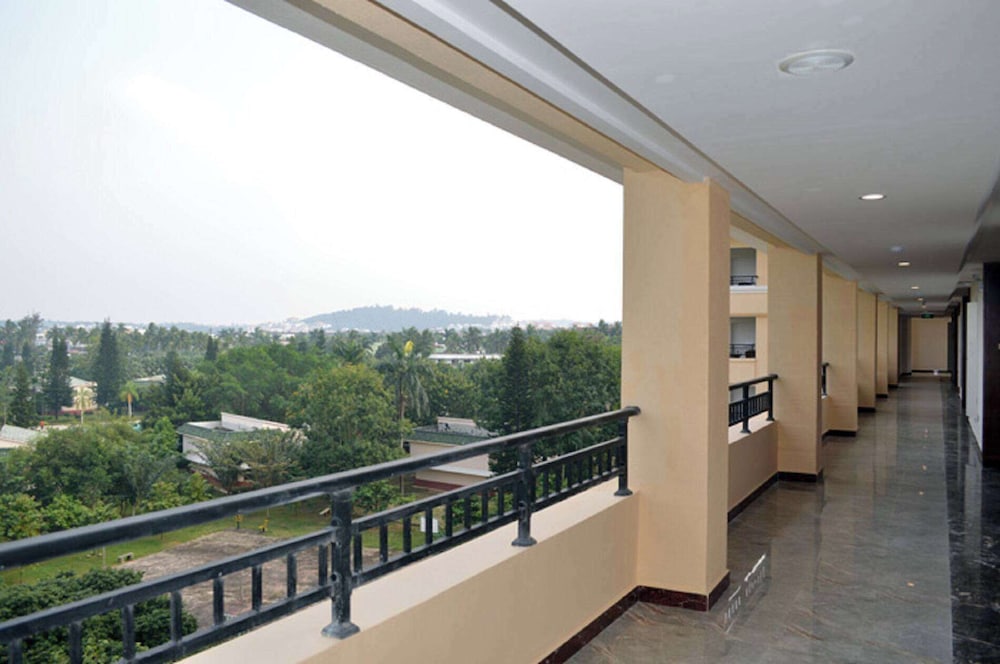 Ramada by Wyndham Wanning Resort 1/15