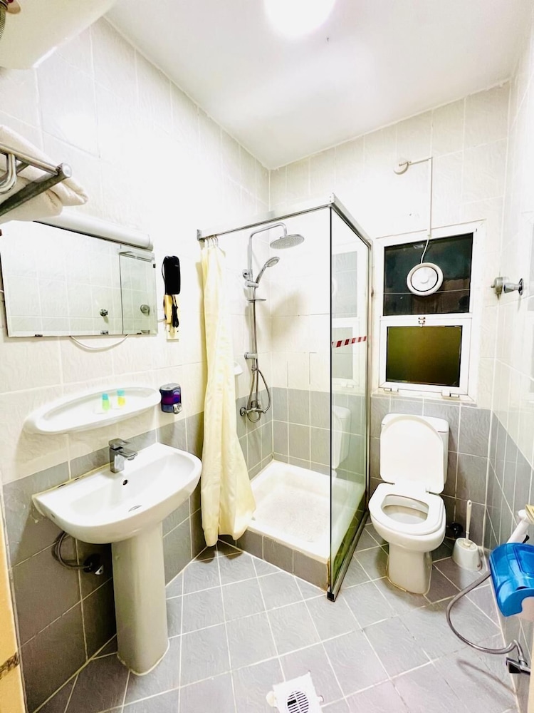 Al Ahrar Hotel 31/34