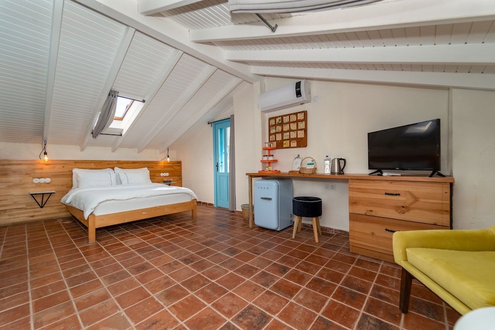 Yonca Lodge 15/50