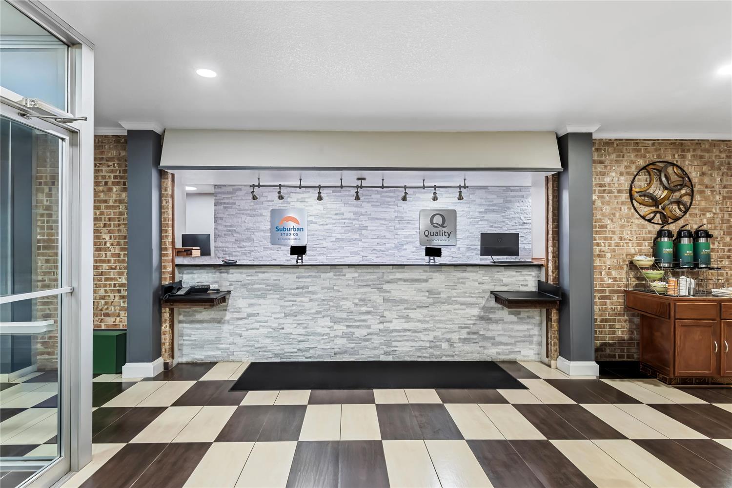 Suburban Studios Fort Dodge 9/44