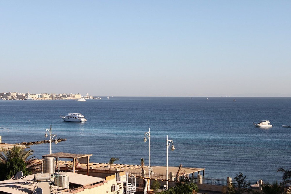 Sun and Sea Hotel 16/30