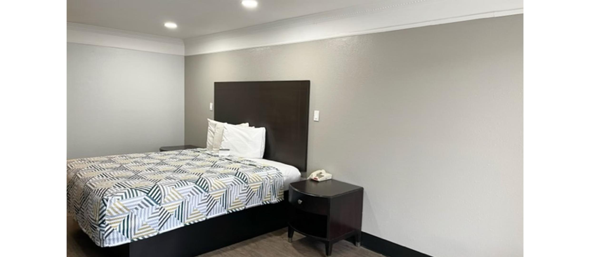 1 King Bed - Mobil Access Tub Nsmk Micfridg