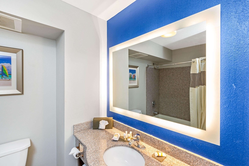 La Quinta Inn & Suites By Wyndham NE Long Beach/Cypress 34/51