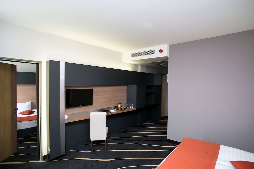 Best Western Plus Lakeside Hotel 27/58