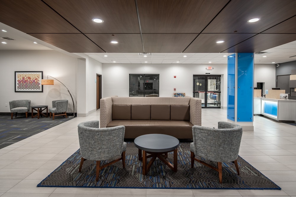 Holiday Inn Express Suites N Waco Area West 17/51
