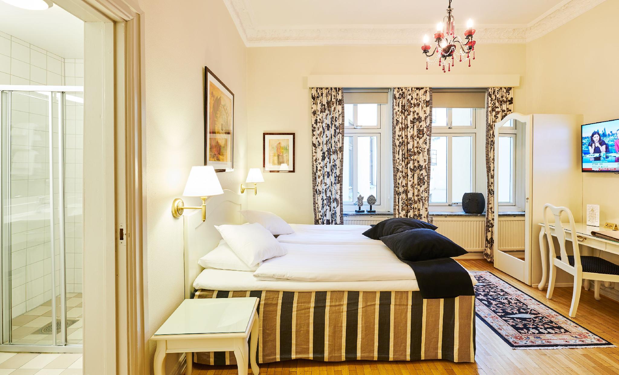 Standard, Double or Twin Bed