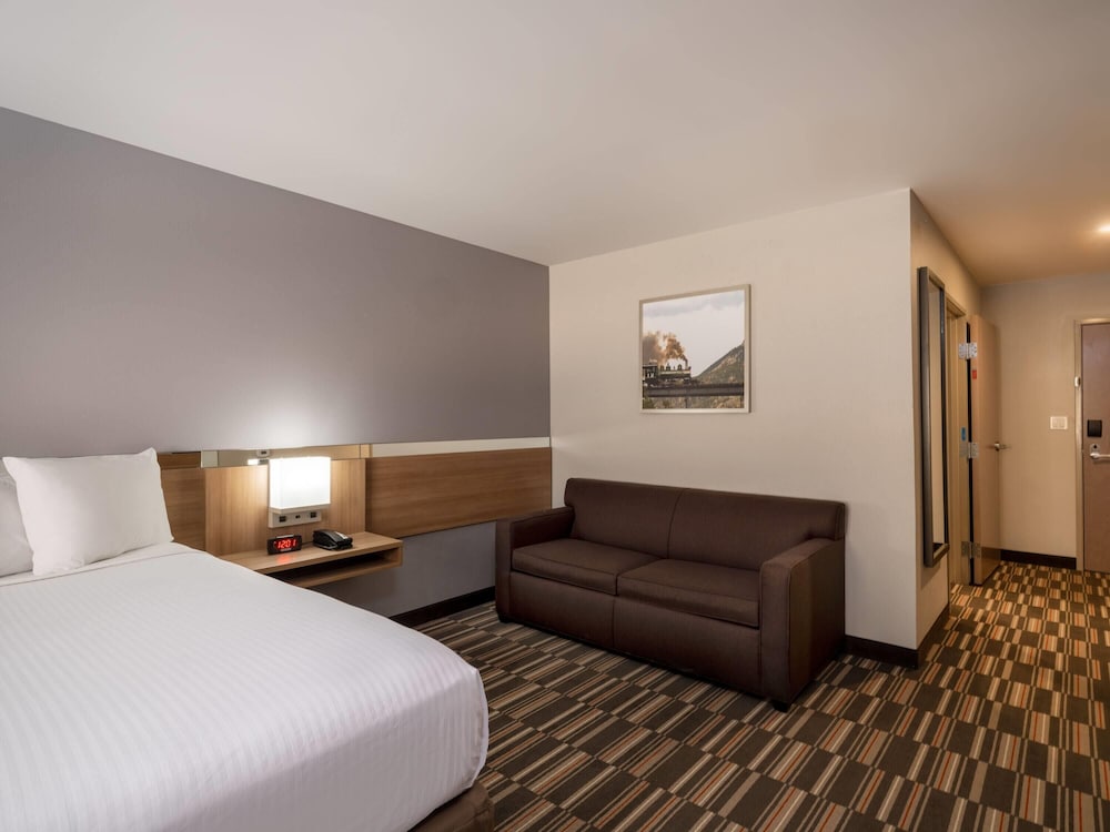 Microtel Inn and Suites by Wyndham Georgetown Lake 16/55
