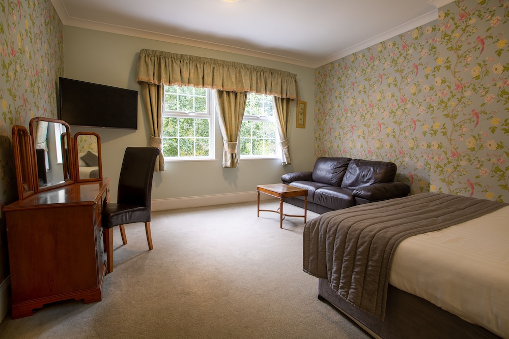 Woodlands Manor 65/100