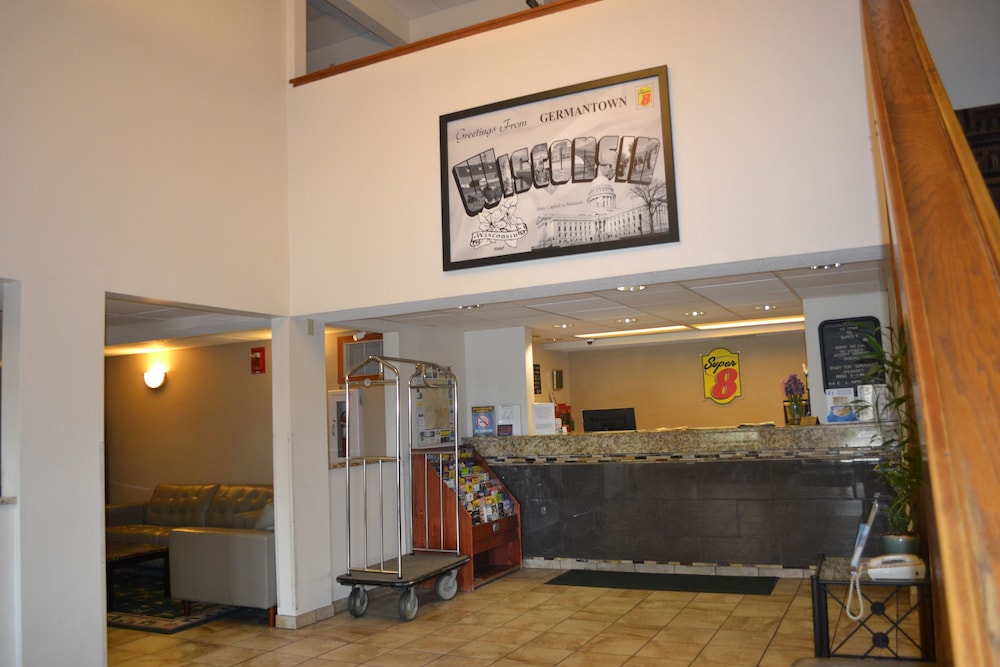 Super 8 By Wyndham Germantown/Milwaukee 7/41