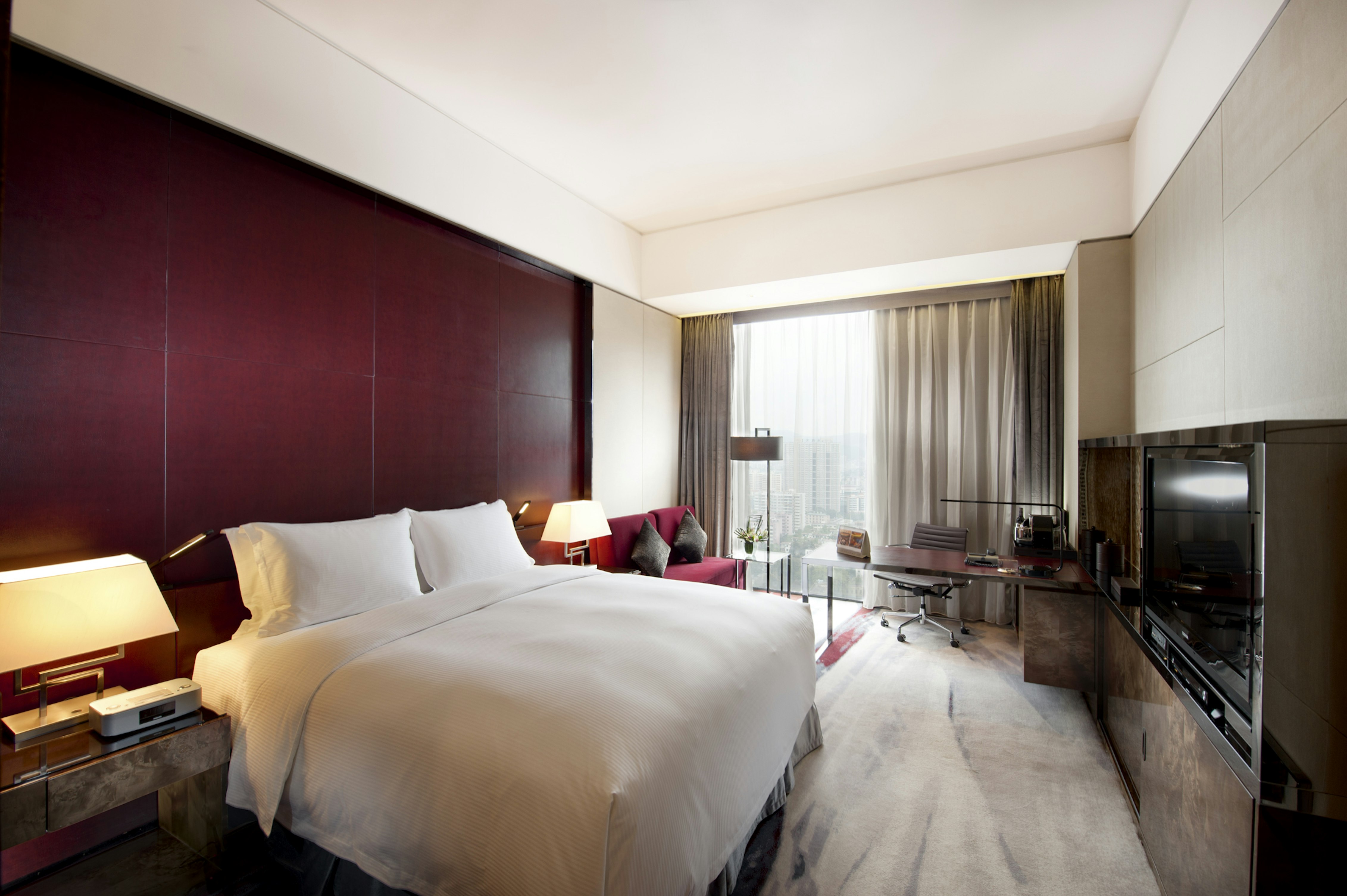 GUEST ROOM, KING BED