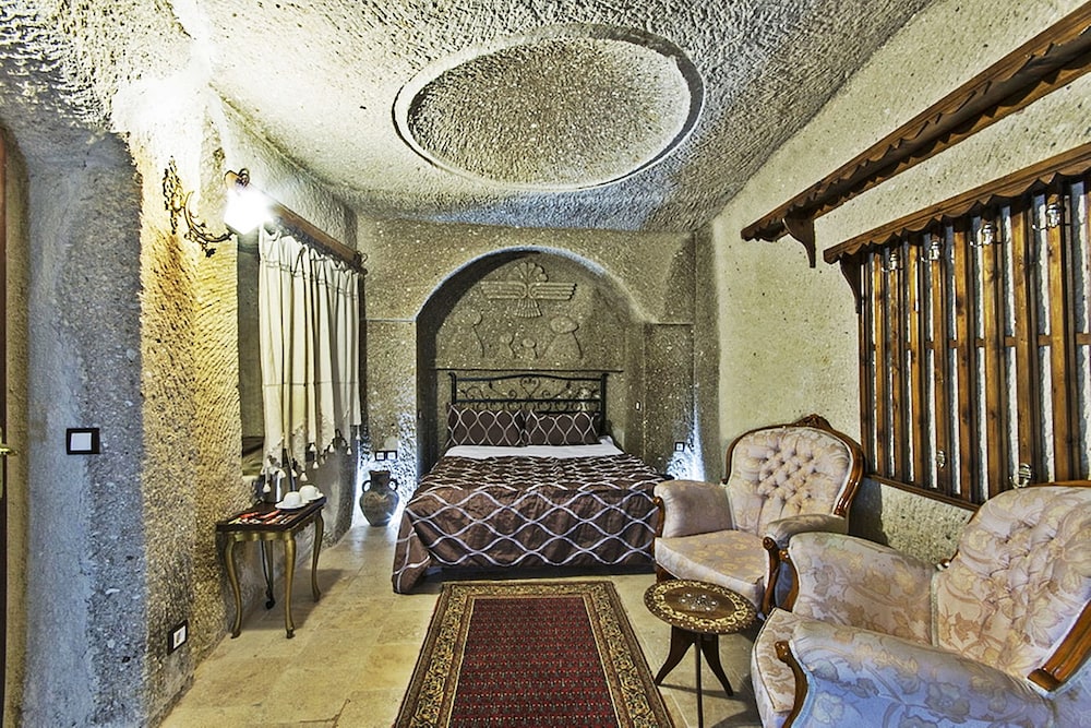 Antique Terrace Suites 32/50