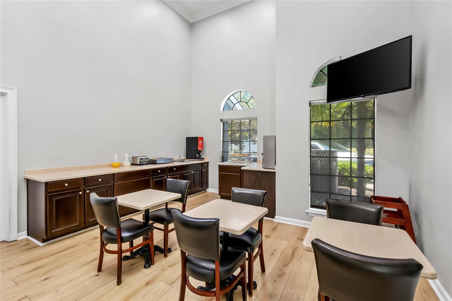 Econo Lodge Inn & Suites Cayce I-26 Airport 15/32