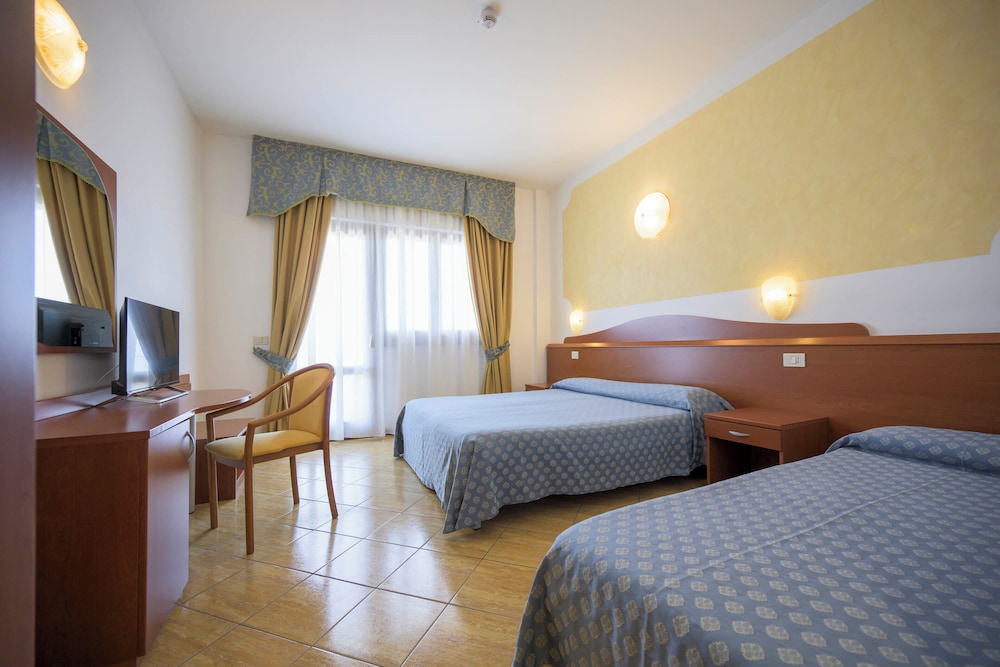 STANDARD, TRIPLE, MOUNTAIN VIEW, BALCONY OR TERRACE
