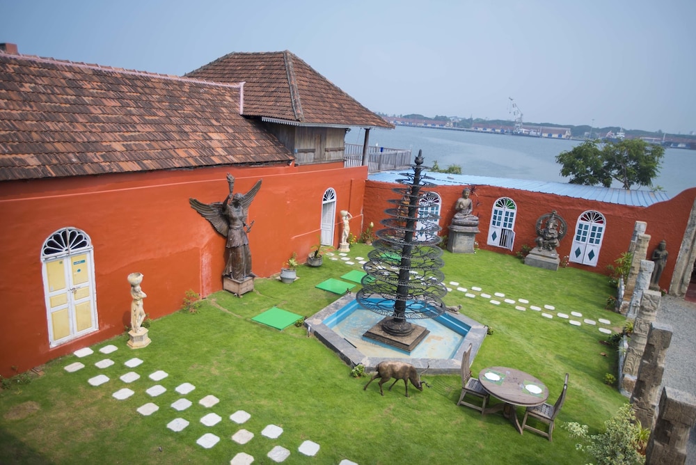 Ginger House Museum Hotel 23/30