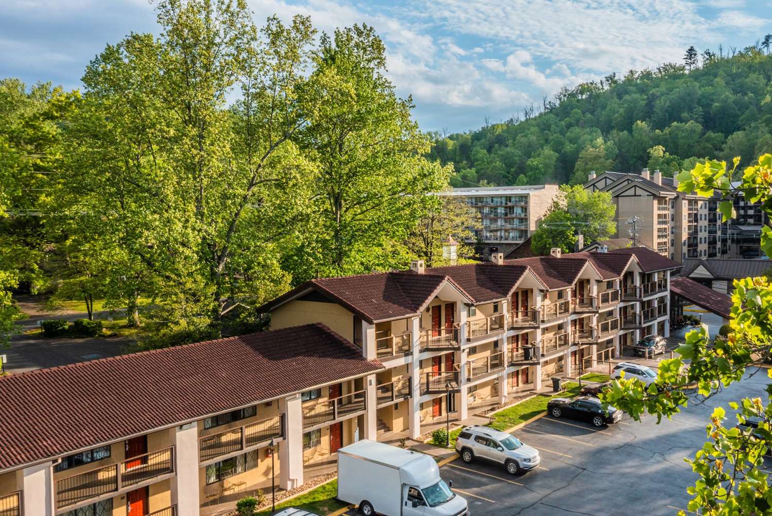 Super 8 by Wyndham Downtown Gatlinburg at Convention Center 4/23