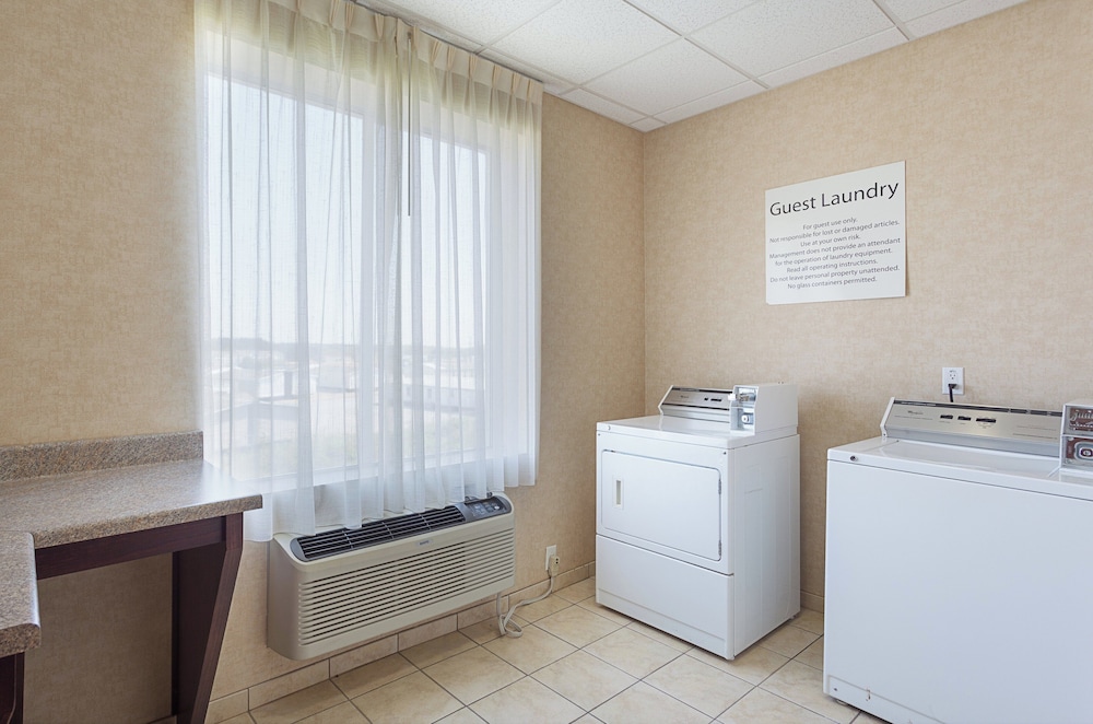 Holiday Inn Express Hotel Suites Byram 64/70