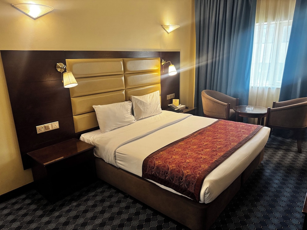 Orchid Hotel 24/59