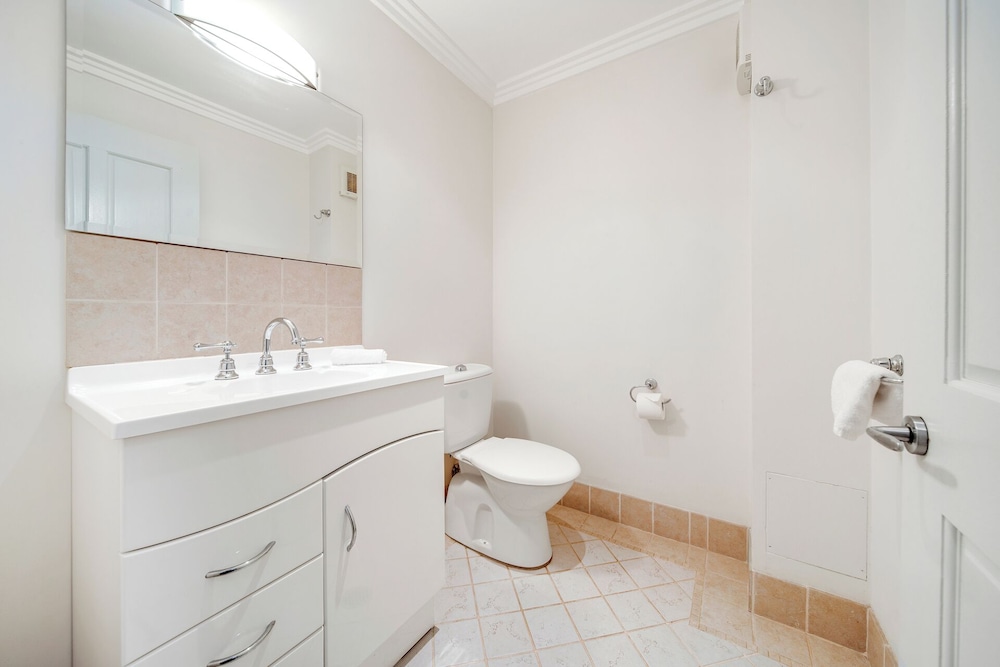 WHISPERING PINES BOUTIQUE ACCOMMODATION 47/50