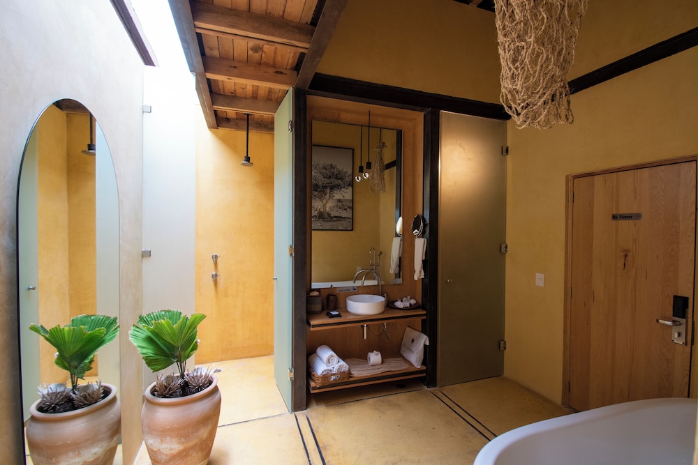 Hotel Los Amantes 47/50