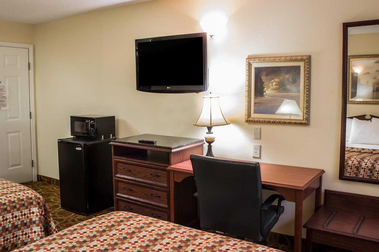 Econo Lodge Greenville near University 53/64