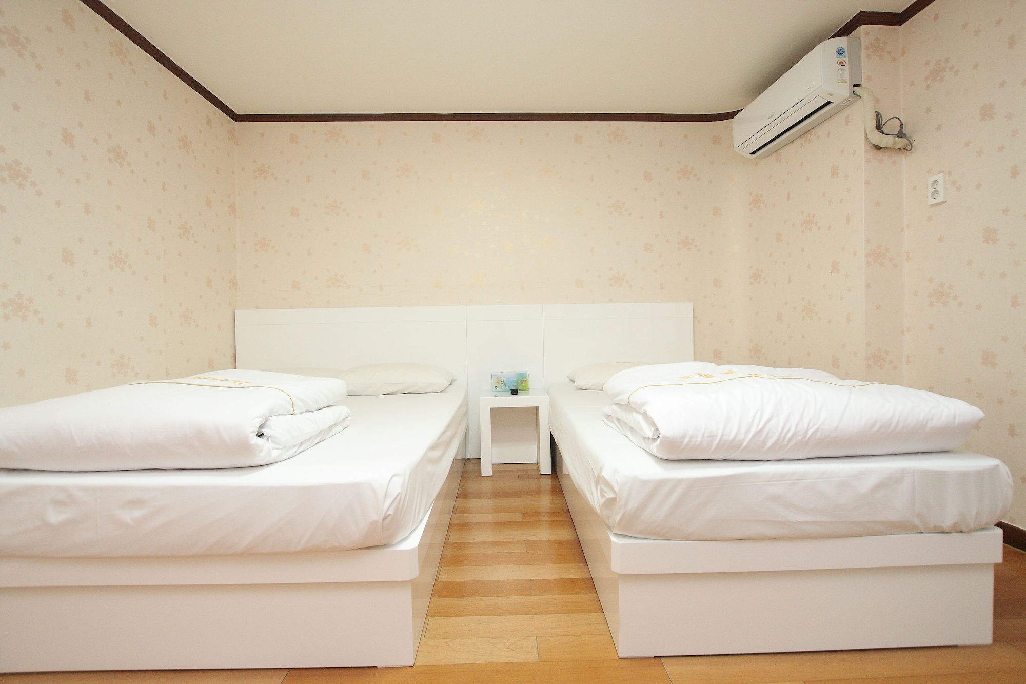 STANDARD, TWIN BEDS