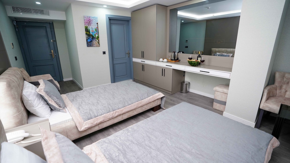 Cevheri S Hotel 28/53