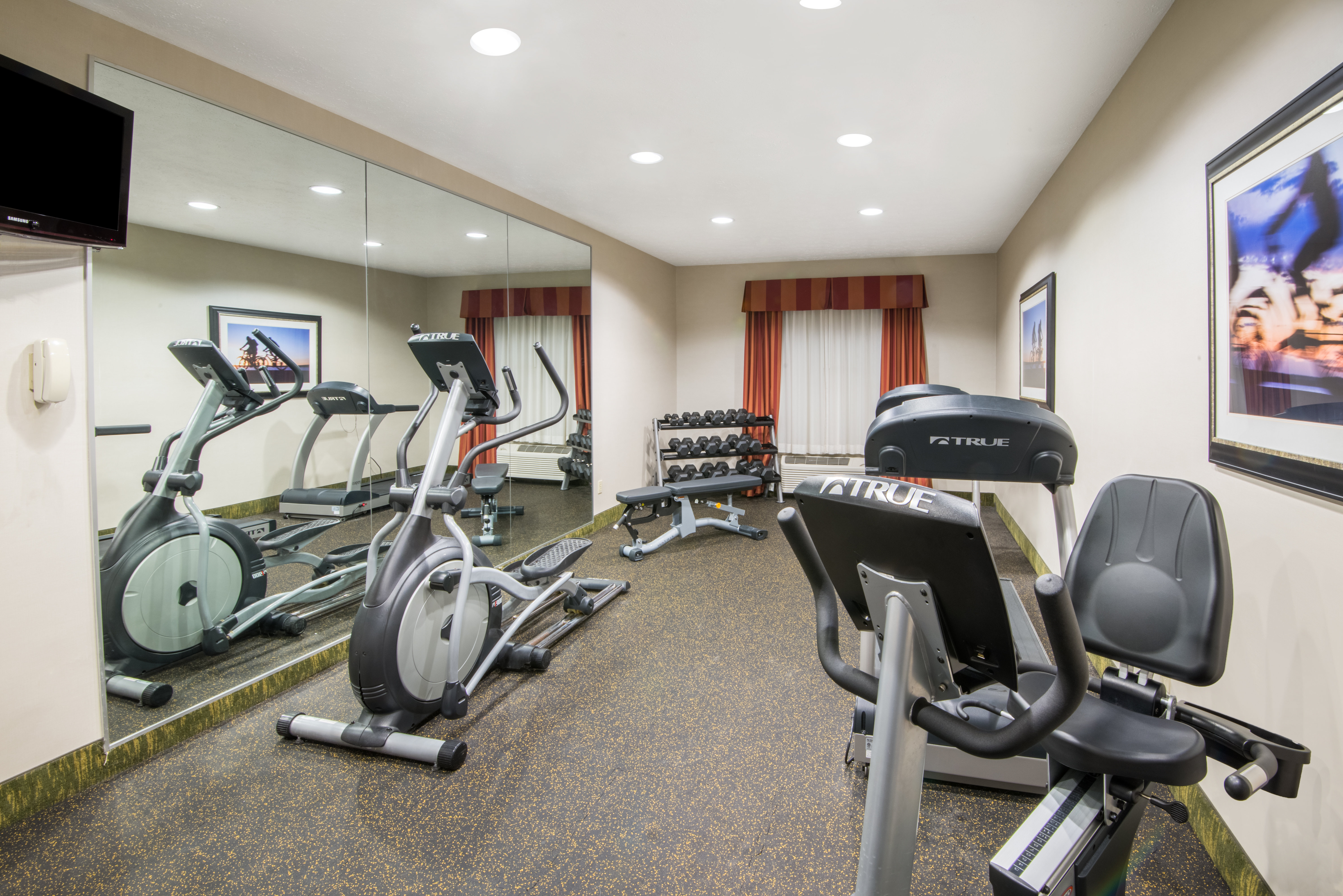 Holiday Inn Express Cleveland Airport Brookpark 27/50