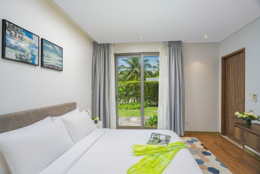 5 Bedrooms, Villa, 4 Beds, 1 King and 2 Queen Beds, Beach Front, Private Pool